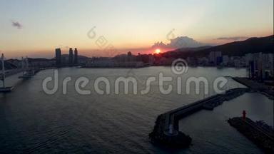 日落的Minrak港，广加里，釜山，韩国彩虹远离广加里，广加里。 韩国釜山